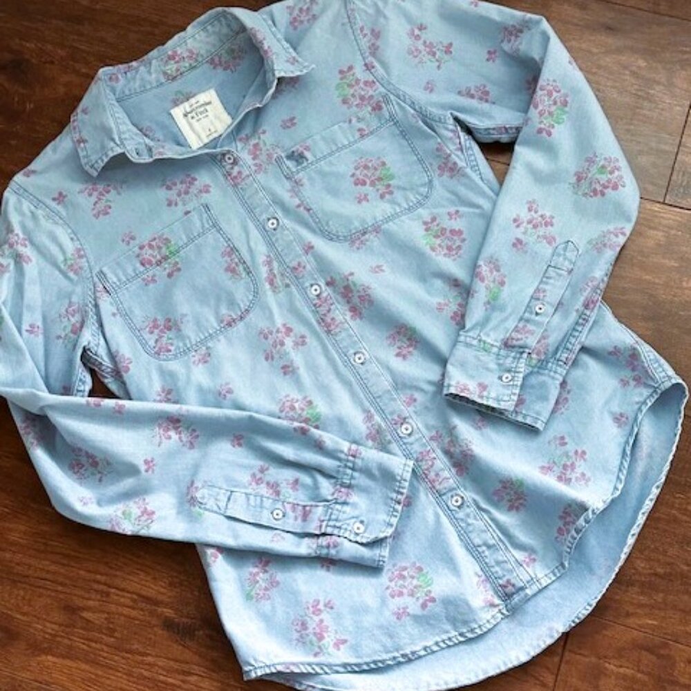 Abercrombie & Fitch Women's Denim Floral Butto Up Shirt- Size Small - Picture 2 of 12